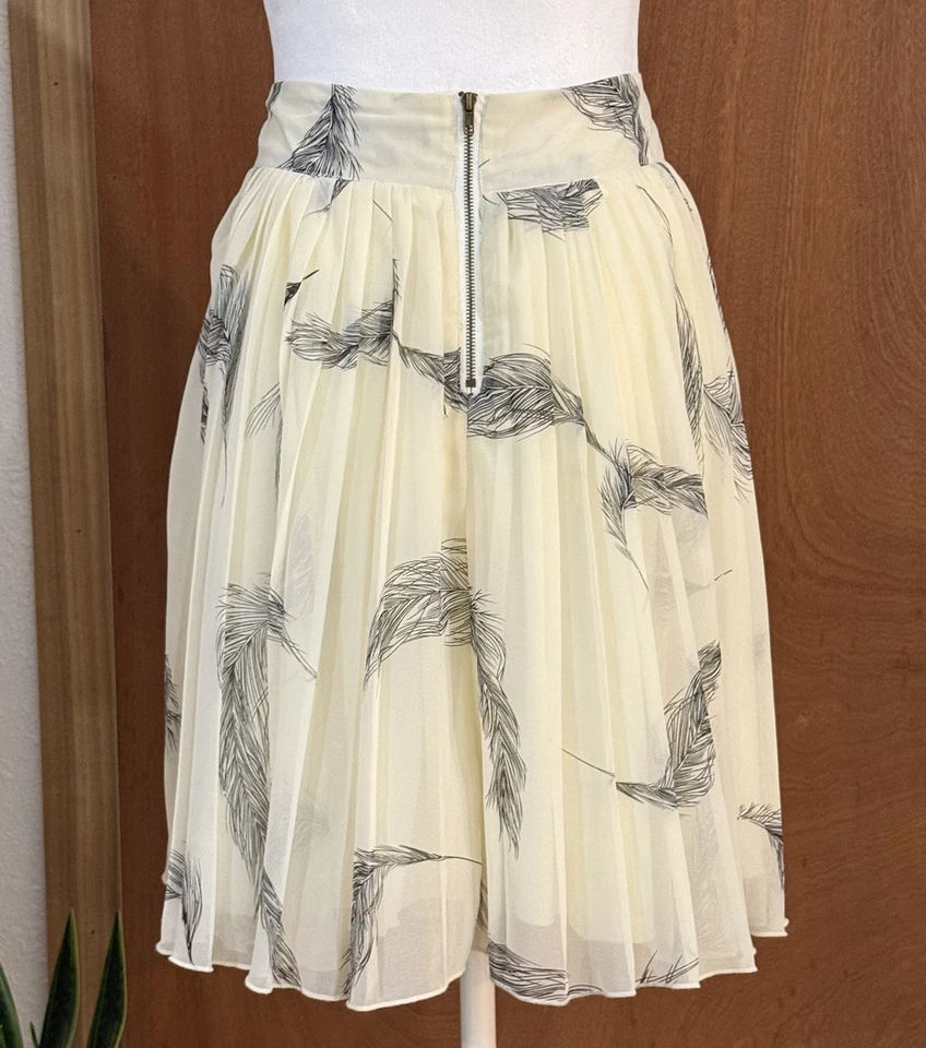 Saia Plissada ForCynthia Flounce Chiffon Penas Marfim Boho Cottage Média - Imagem 2 de 4