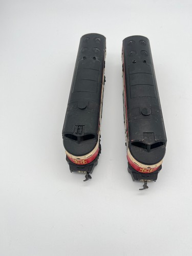 AHM Tempo HO Lot of 2 New Haven C-Liner Diesel Locomotives 1 Powered 1 Dummy - Picture 4 of 5