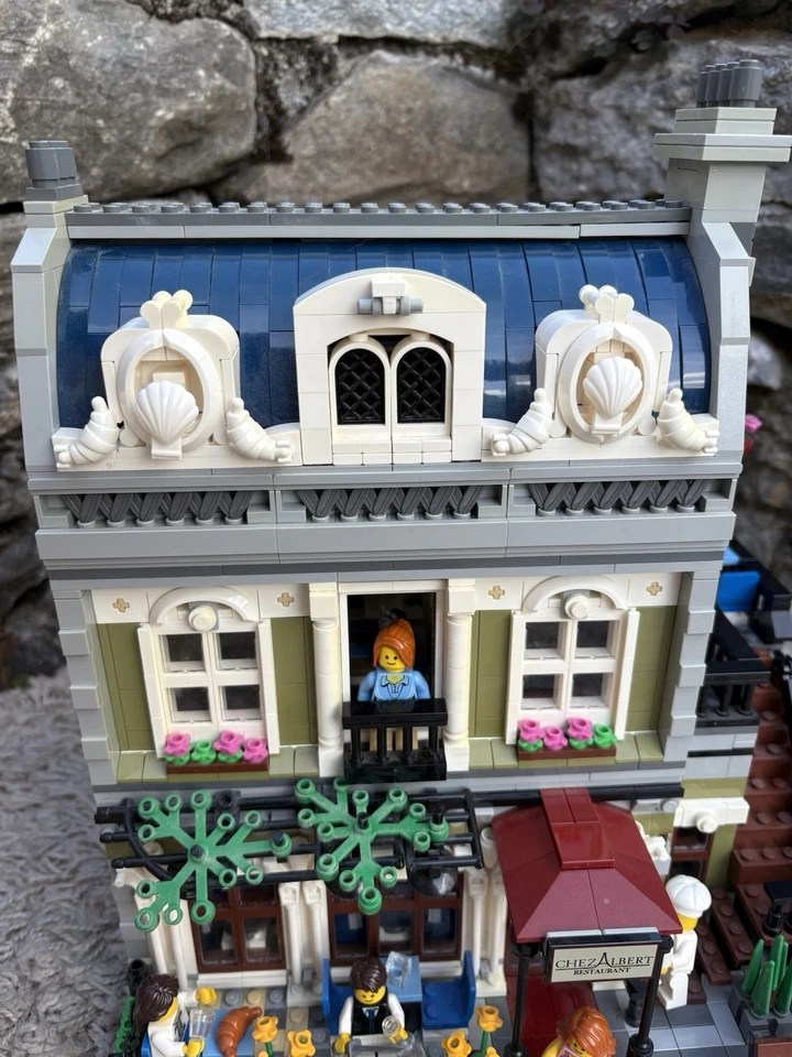 LEGO Modular Buildings 10243 Parisian Restaurant, photo 2 sur 5