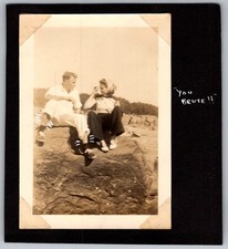 Vtg B&W Snapshot Couple On Rock Ledge With Note "you Brute" 1940s