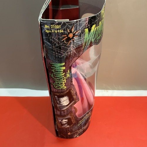 The Munsters "Lilly" 9" action figure 1998 Premier LTD Boxed - Picture 4 of 8