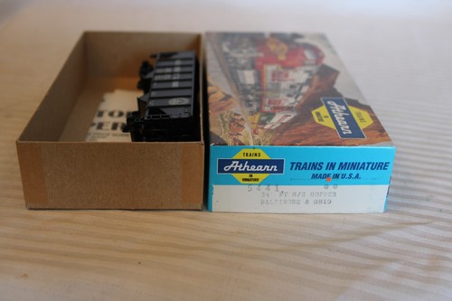 Athearn escala HO, 34' 2 bahías tolva, Baltimore y Ohio, negro #233571 - 5441 construido | Zustand: Used