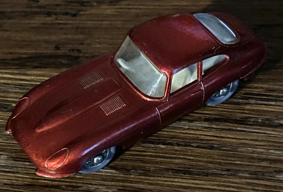 Caja de cerillas de colección tipo E Jaguar Lesney Inglaterra #32 rojo con neumáticos grises raro Foto 3 de 4