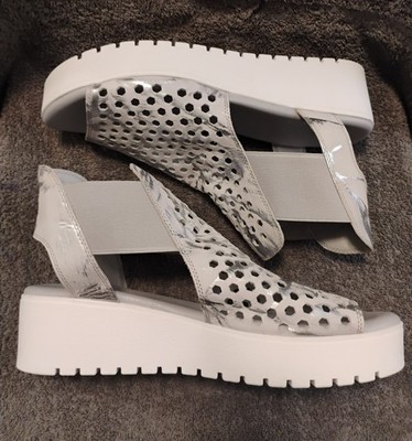 Silent D Women's ODEYA Cloudy Mix Silver Leather Sandal Size 10 New without Box