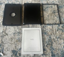 Apple iPad 2 Bundle A1395 16GB Wi-Fi 9.7" White Tablet MC979LL/ Otter Box Case