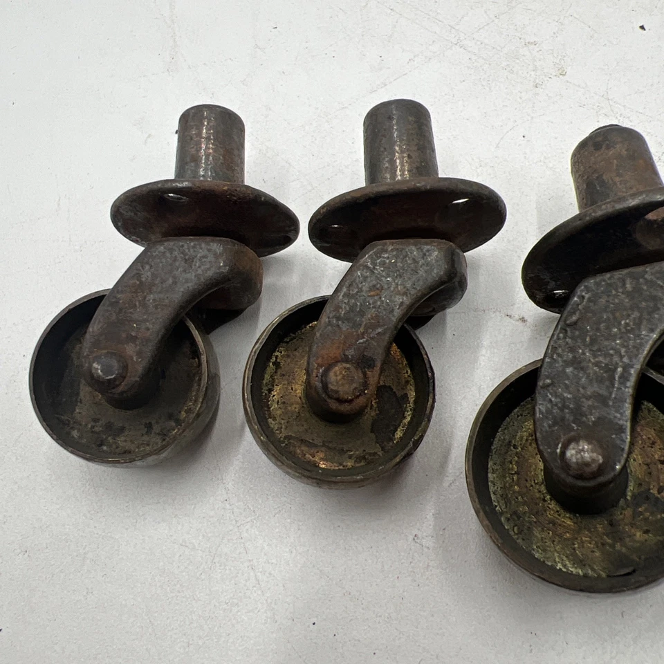 古董脚轮 19 世纪黄铜和铁制家具脚轮组! — 第 3/4 张图片