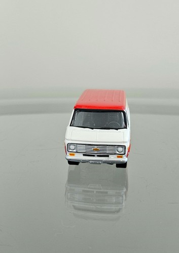 VINTAGE 2002 JOHNNY LIGHTNING RED WHITE ORANGE 1977 CHEVY VAN M/NM UNUSED - Picture 3 of 6
