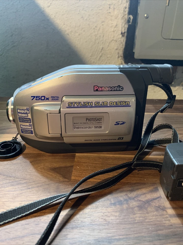 Panasonic Palmcorder PV-L453D VHS-C Camcorder W/ Battery No Charger - Read - Image 2 of 4