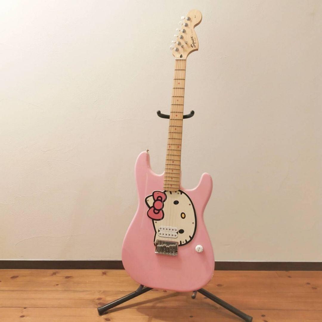 SQUIER electric guitar, Stratocaster type, HELLO KITTY Musical