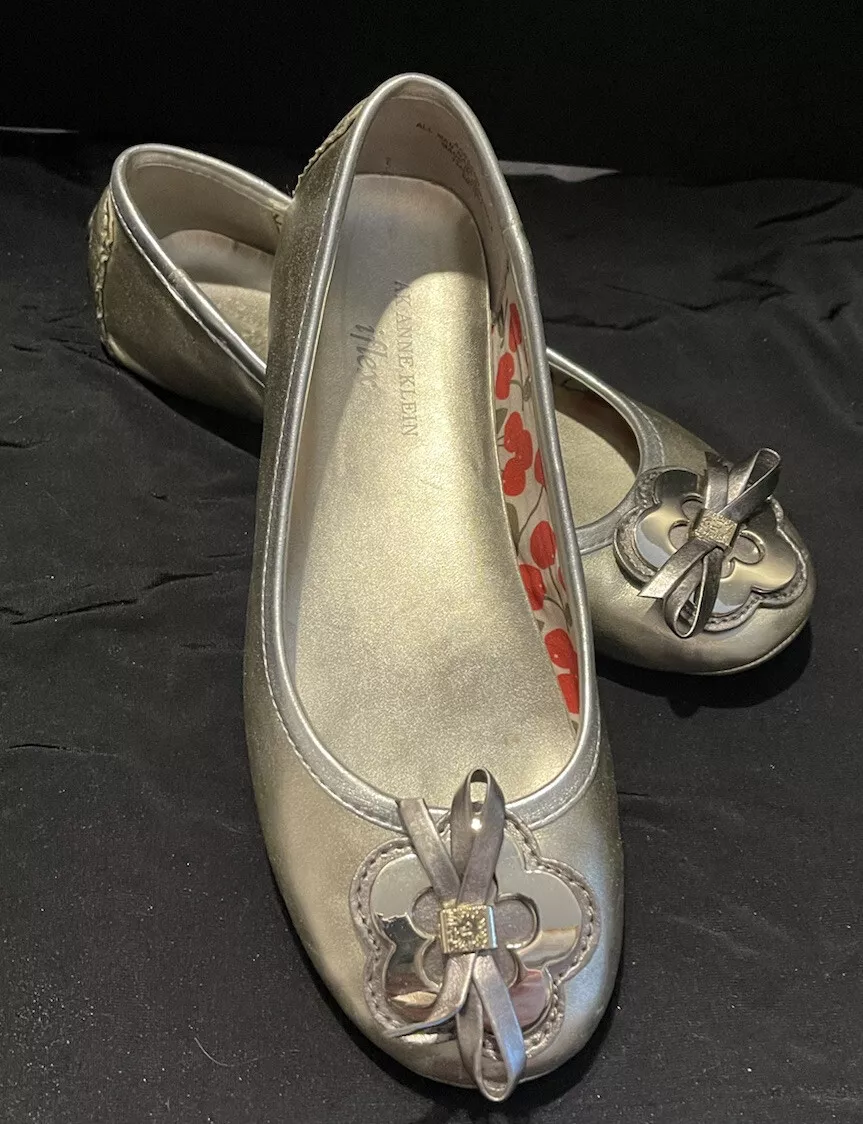 Anne Klein Size 6 M Metallic silver Leather Slip On I Flex Loafers
