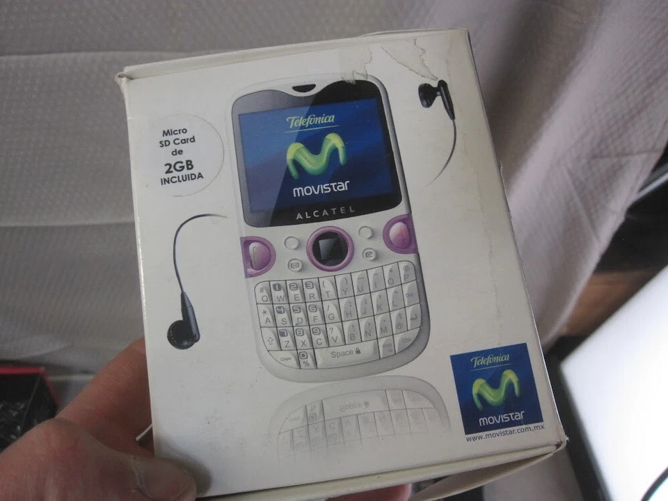 Vintage Alcatel OT-802A Movistar 2GB GSM Quadband Full QWERTY Phone - Open Box - Image 2 of 4