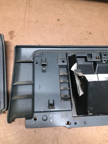 99-02 Silverado Knee Bolster Glovebox Dash Trim Panel Surround Panel Lower Dash - Foto 13 di 16