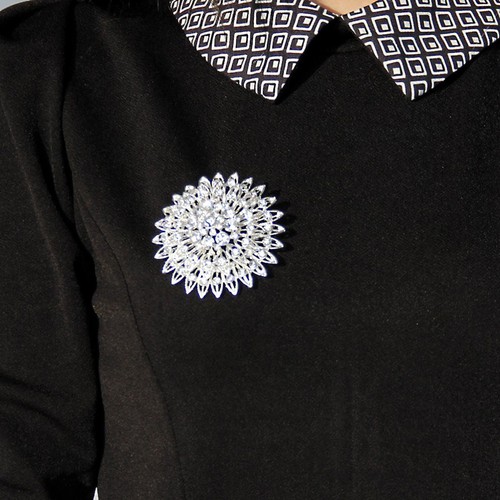 Wedding Bridal Rhinestone Decoration Round Flower Brooch Pin (White) Wedding pin - Picture 6 of 7