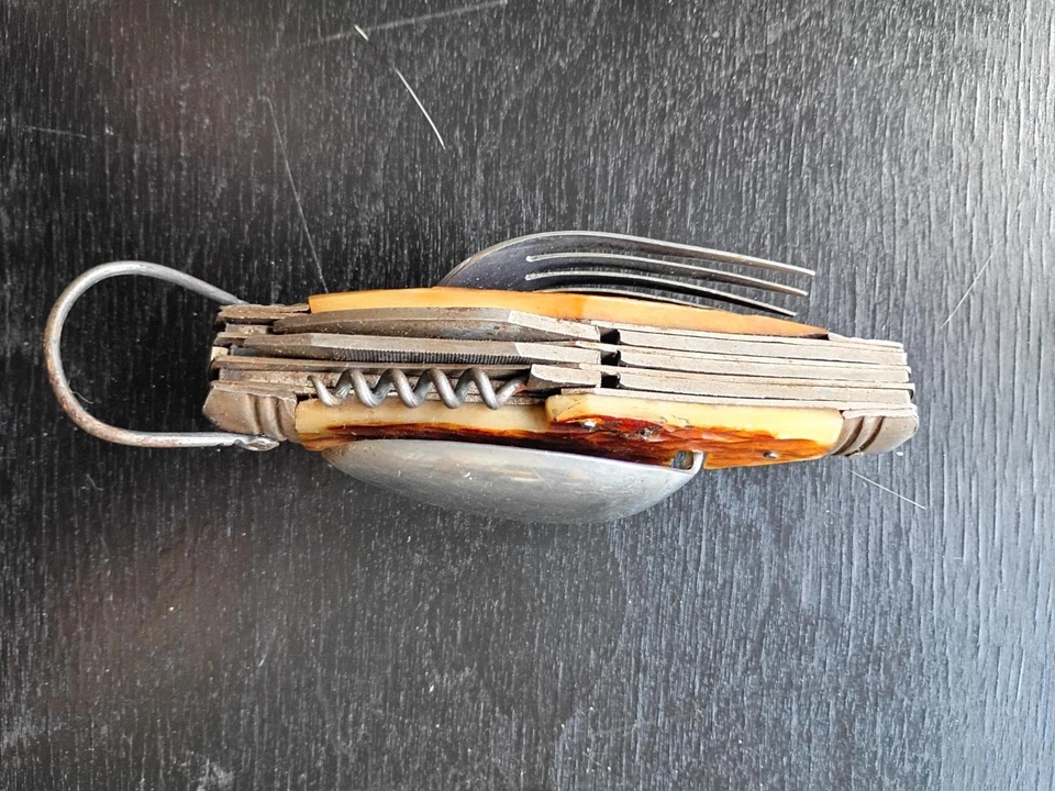 Antiguo cuchillo plegable abridor de corcho y cuchara par de herramientas múltiples de la década de 1940 Foto 2 de 2