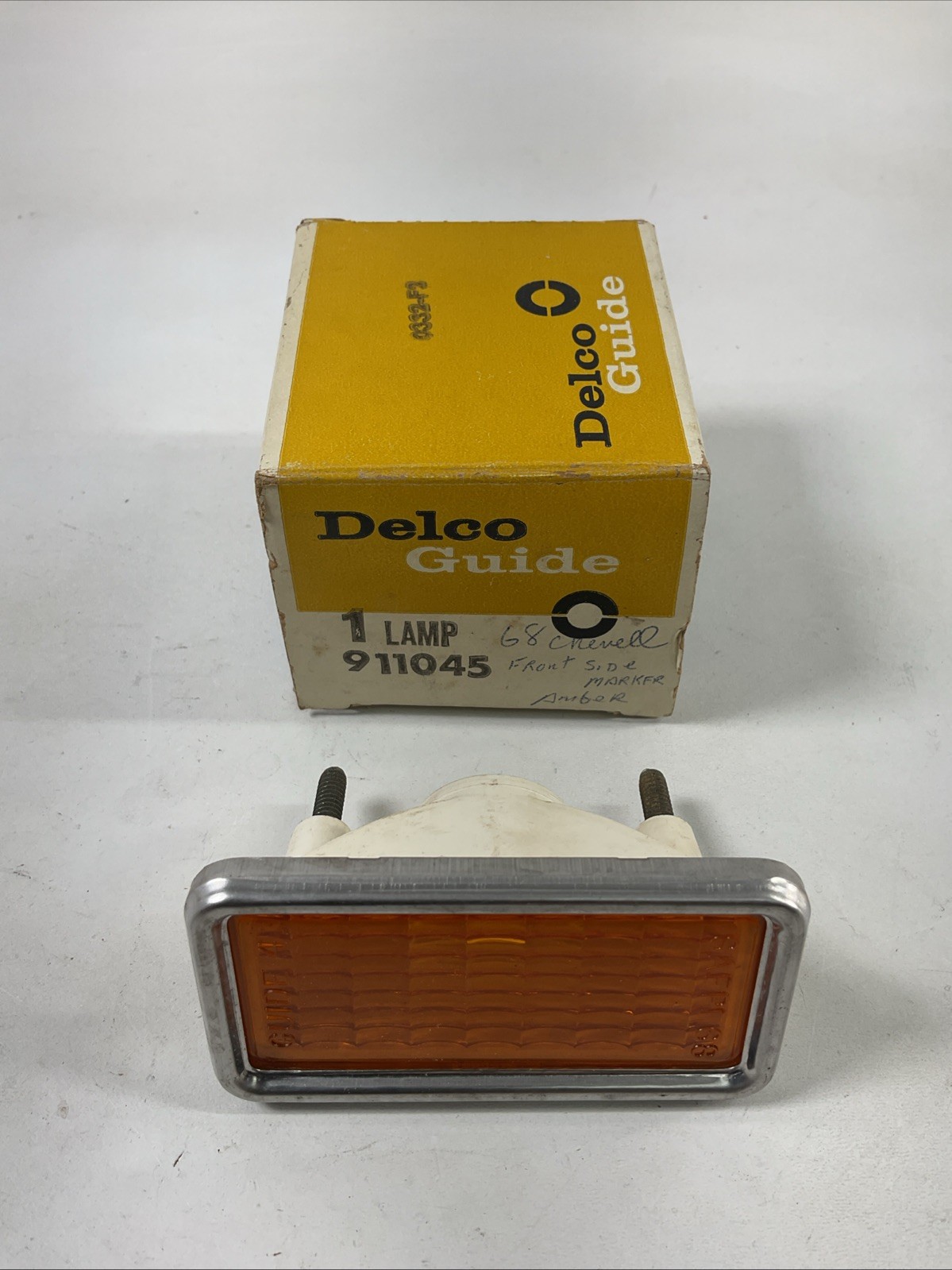 NOS 1968 Chevelle Camaro Amber front side marker lamp 911045 	j4