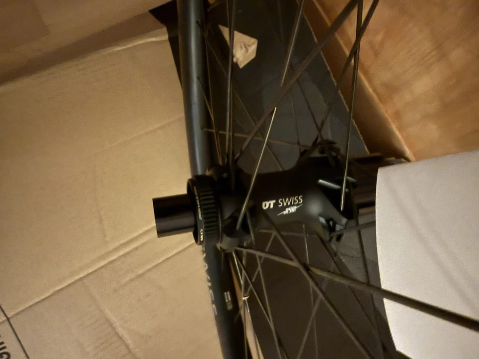 DT Swiss HGC 1400 Carbon 42mm LR Hi 12 x 142 28“ Zoll CL DT Swiss 240s  N3W F - Bild 3 von 4