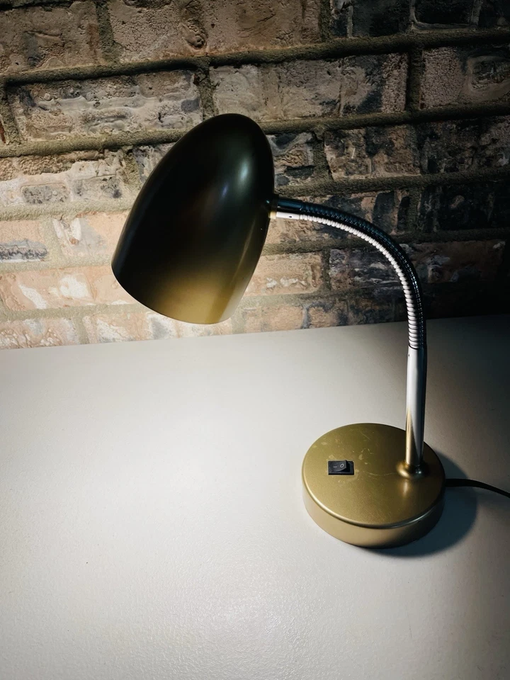 Desk Top Lamp -15 Inch Gold Plastic & Metal Flexible Gooseneck-Tested Working !! - Image 2 of 4