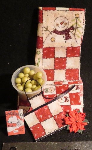 Apron Winter Kitchen Sheet Music Poinsettia Ball1:12 Miniature Creative 2778 - Picture 2 of 3