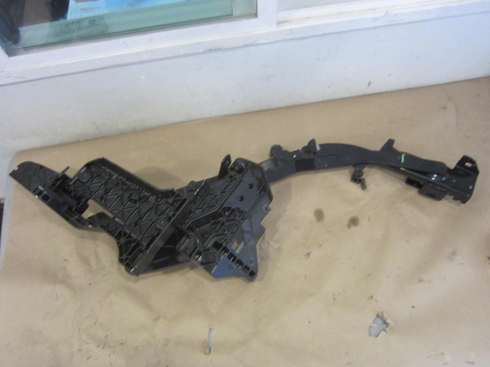Ferrari California - LH Convertible Top Hinge Assembly 86545800