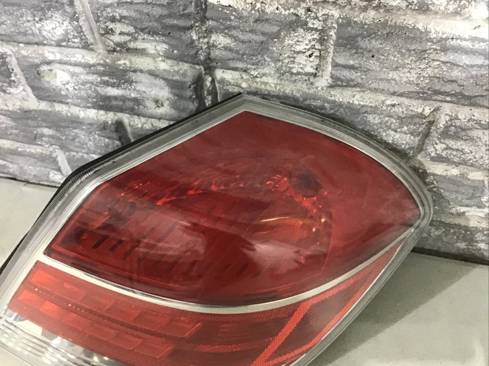 Luz trasera derecha Saturn Aura 2007 2008 2009 (lado del pasajero) OEM, completa Foto 4 de 4