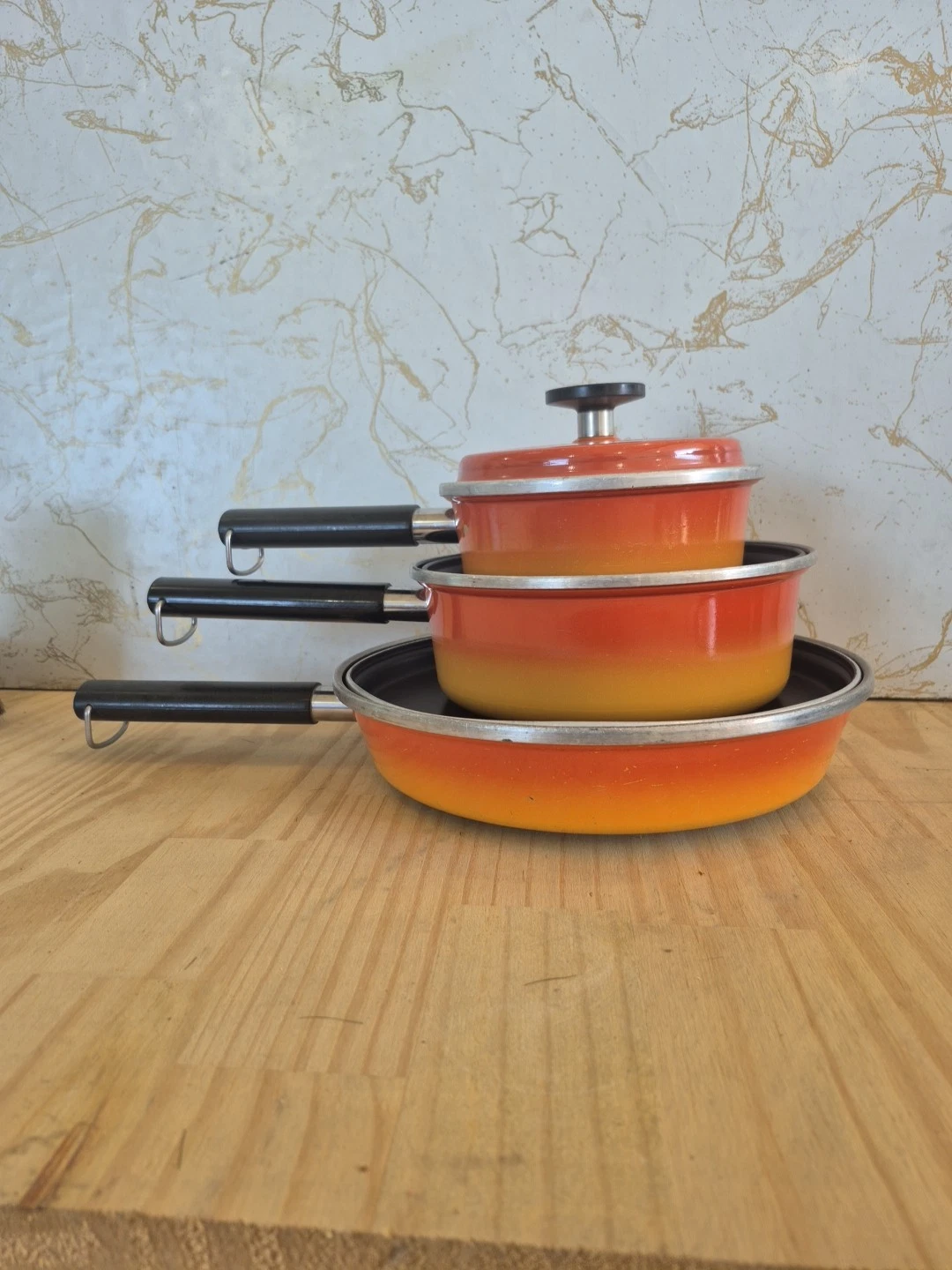Ekco, Ombre Orange, Set Of Pans, Black Designs On Lids, Aluminum With Linning