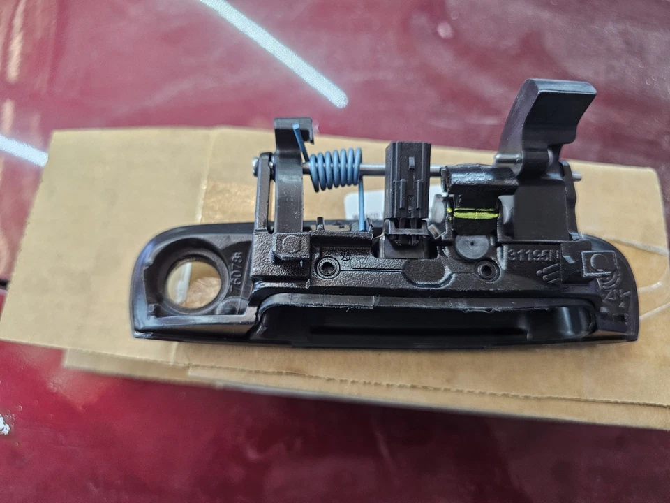 Dodge Challenger 2011-2023 genuino Mopar puerta delantera manija exterior izquierda Foto 2 de 2