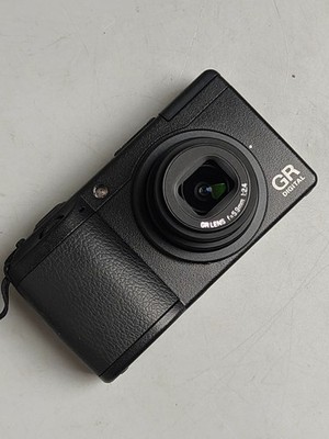 Ricoh GR Digital II GRD2 Compact Digital Camera Built-in Flash