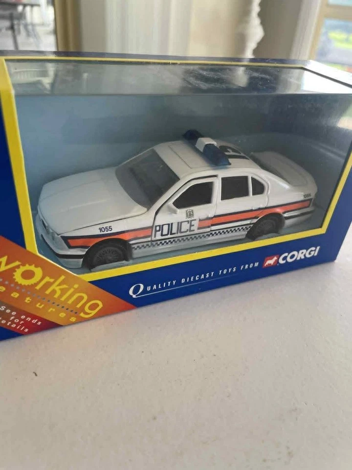 CORGI TOYS DIECAST BMW 525 POLICE VEHICLE NUMBERED 57801 COMES MINT IN THE BOX - Image 4 of 4