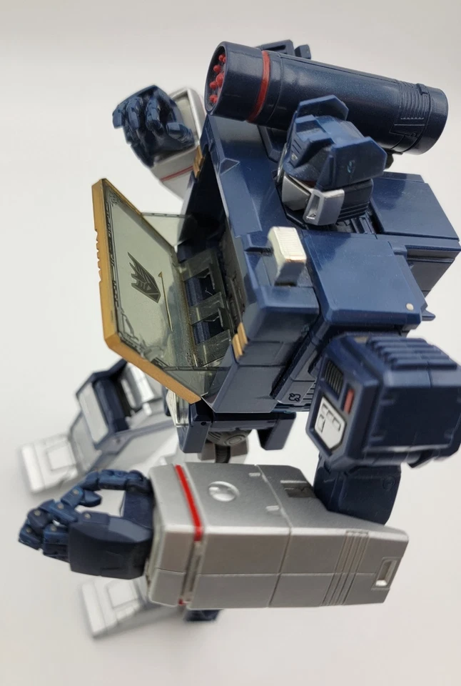 Takara Tomy Transformers Masterpiece MP-13 Soundwave with Cassette 9" Figure - Image 3 of 4