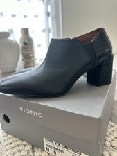 NIB Women s Vionic Black Croc Leather Ankle B...