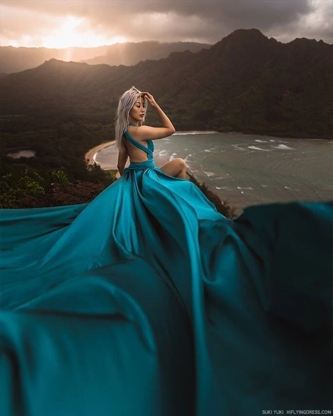 ANTIGUO VESTIDO VOLADOR AMARILLO PARA SESIÓN DE FOTOS VESTIDO DE BAILE SANTORINI PARA MUJER O NIÑA Foto 3 de 4