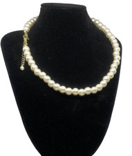 Buy a Faux Pearl Necklace for a Classy and Elegant Special Ocassion