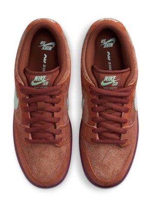 Nike SB Dunk Low Mystic Red EU 44 / US 10