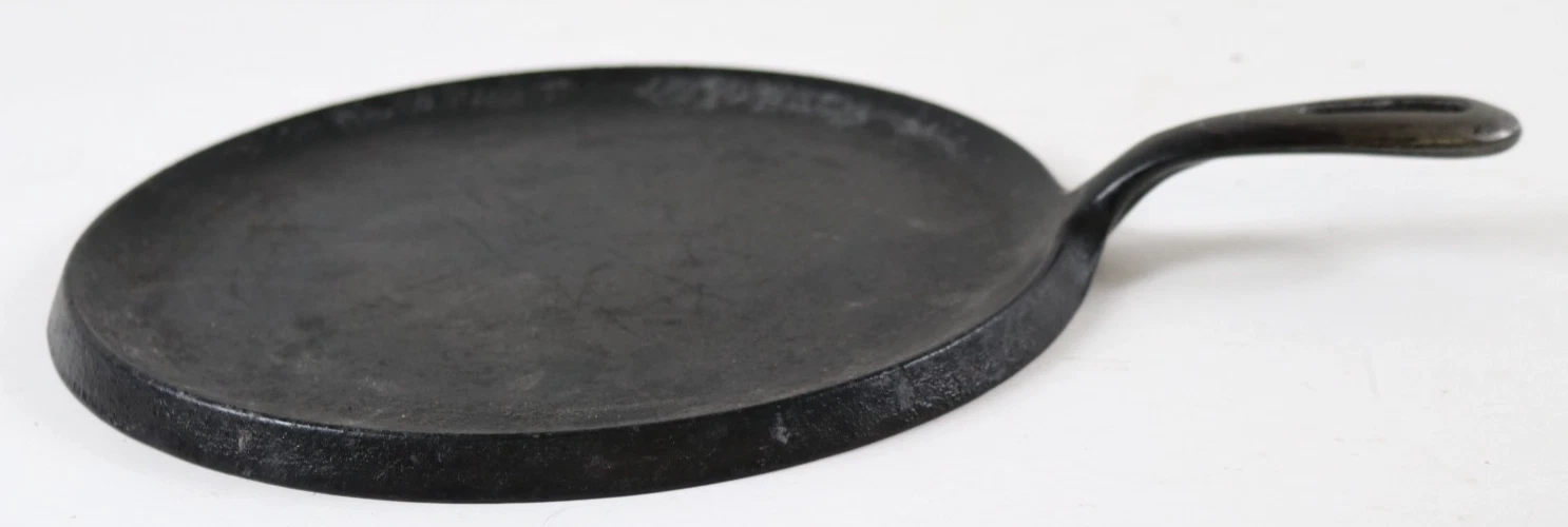 Vintage Griswold Cast Iron 10" Round Griddle 9 Erie PA Sits Flat