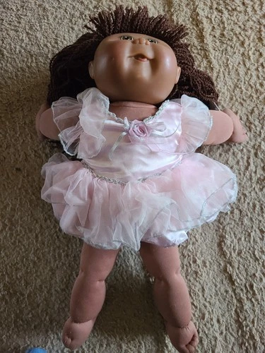 RARE VTG Cabbage Patch Kid AA TRU Anniversary Girl Black Hair Brown Eyes 2001