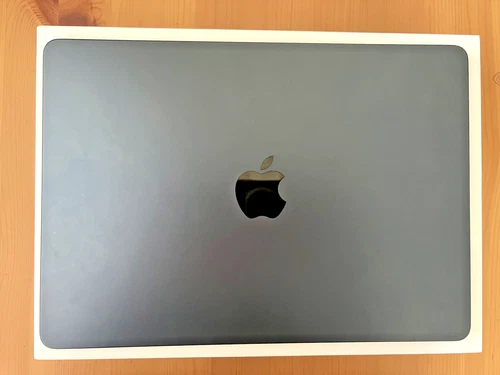 13-inch MacBook Air with Apple M2 Chip 16GB Unified Memory 256GB SSD  PARTS ONLY