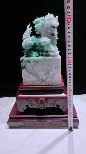 Natürlicher grüner Smaragd Jadeit Jade Drache Tier Robbe Statue (Holz Grundpreis) - Bild 2 von 9