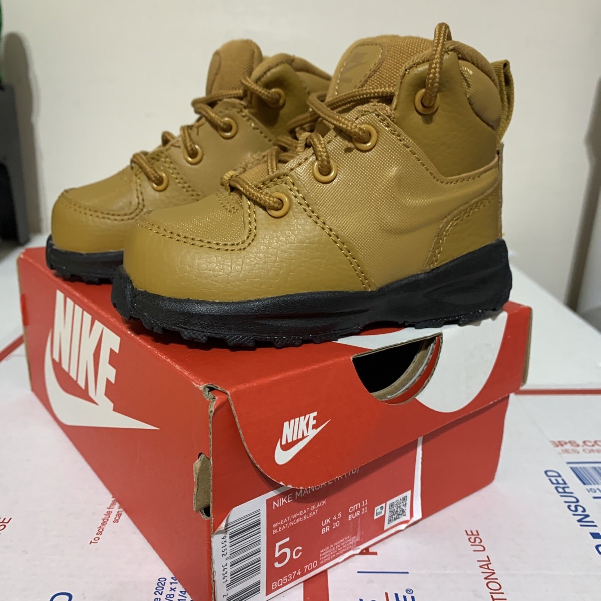 nike manoa infant