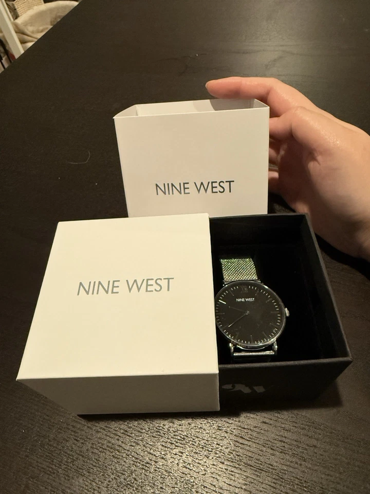 Reloj Nine West Asher Unisex Nuevo Banda de Malla Inoxidable Cara Negra Hombres y Mujeres Foto 2 de 2