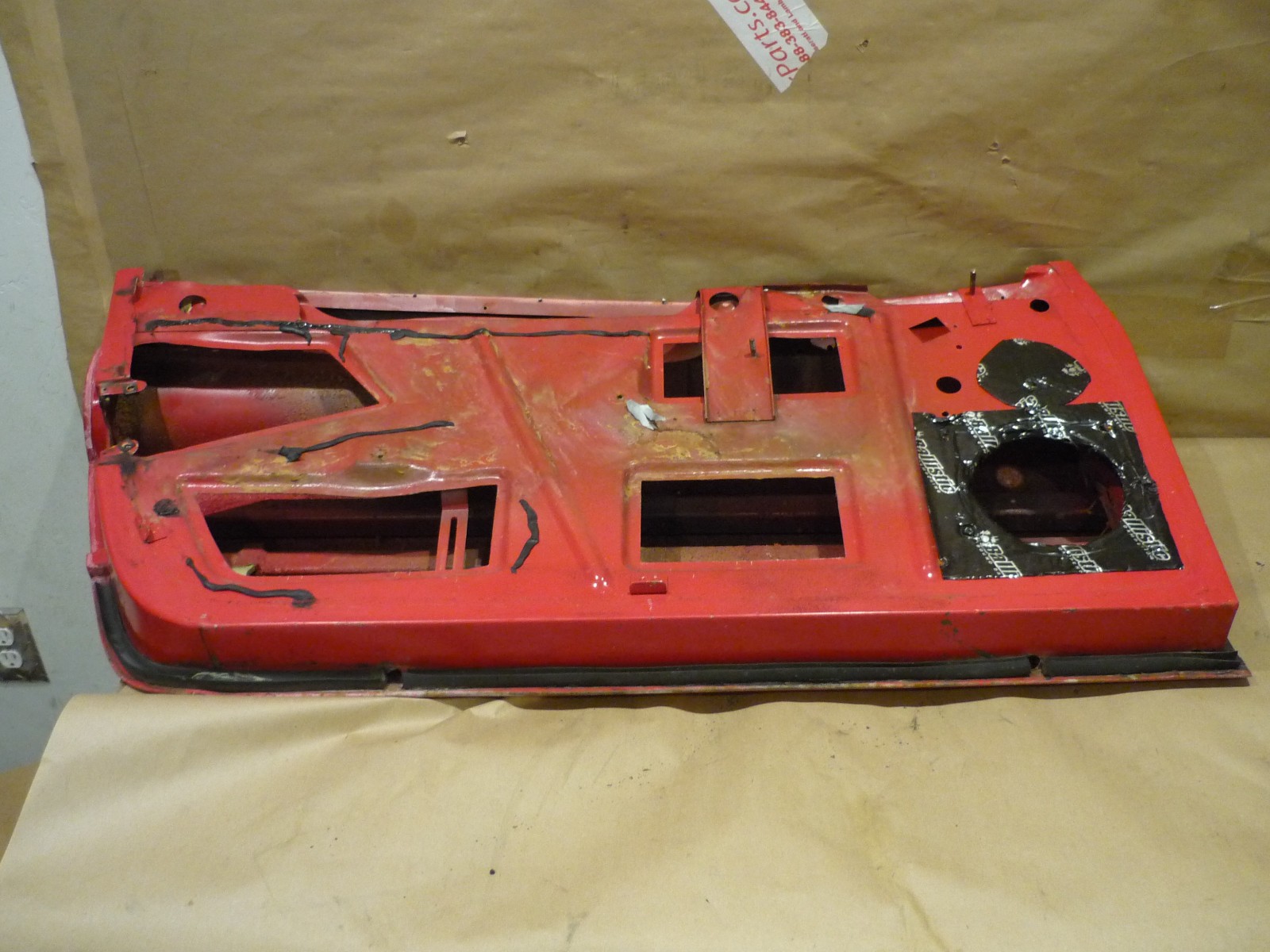 Ferrari 308 GTS USA - LH Door -Red- P/N 60348109
