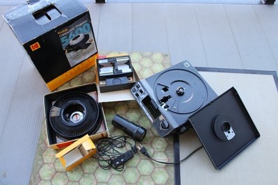 KODAK Carousel 5600 Slide Projector w/ Extra Lens, Remote, Slide Tray, Loader