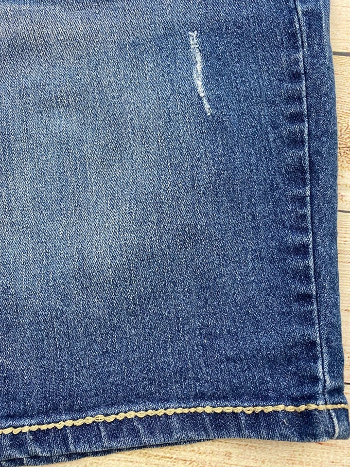 Bermuda jeans feminina Nine West tamanho 12 31 bolso com aba enfeitada magnólia - Imagem 3 de 4