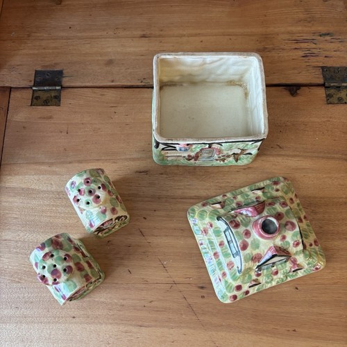 Vtg Salt And Pepper Shakers With Matching Sugar? Bowl Thatched Roof Houses - Picture 6 of 7