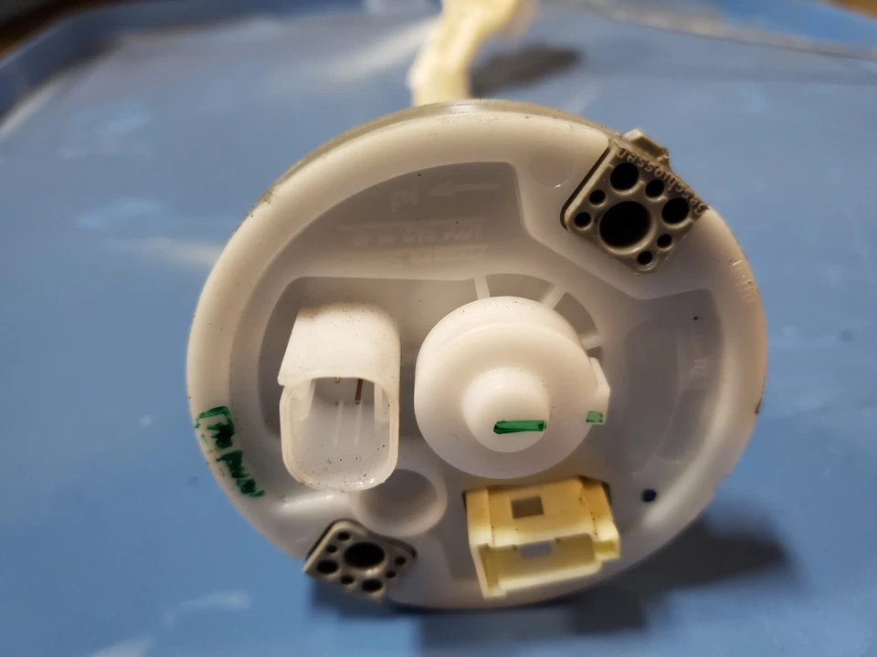 Mercedes-Benz W220 S430 S500 2003 2004 2005 2006 sensor de nivel de combustible A0015421118 Foto 3 de 3