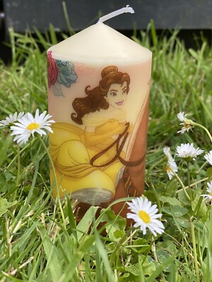DISNEY PRINCESS BELLE (DIE SCHÖNE & DAS BIEST) HANDDEKOR LEINEN DUFT STUMPENKERZE