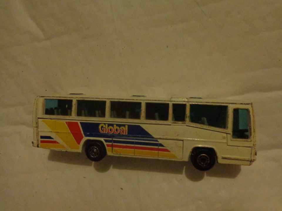 CORGI CLASSICS 1/64 VOLVO PLAXTON PARAMOUNT 3500 GLOBAL TOURS BUS - Image 2 of 2