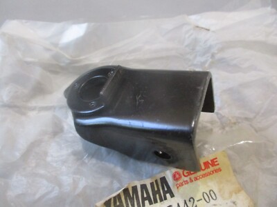 NOS Yamaha OEM Right Rear Footrest Bracket 1978-1979 XS650 2M0