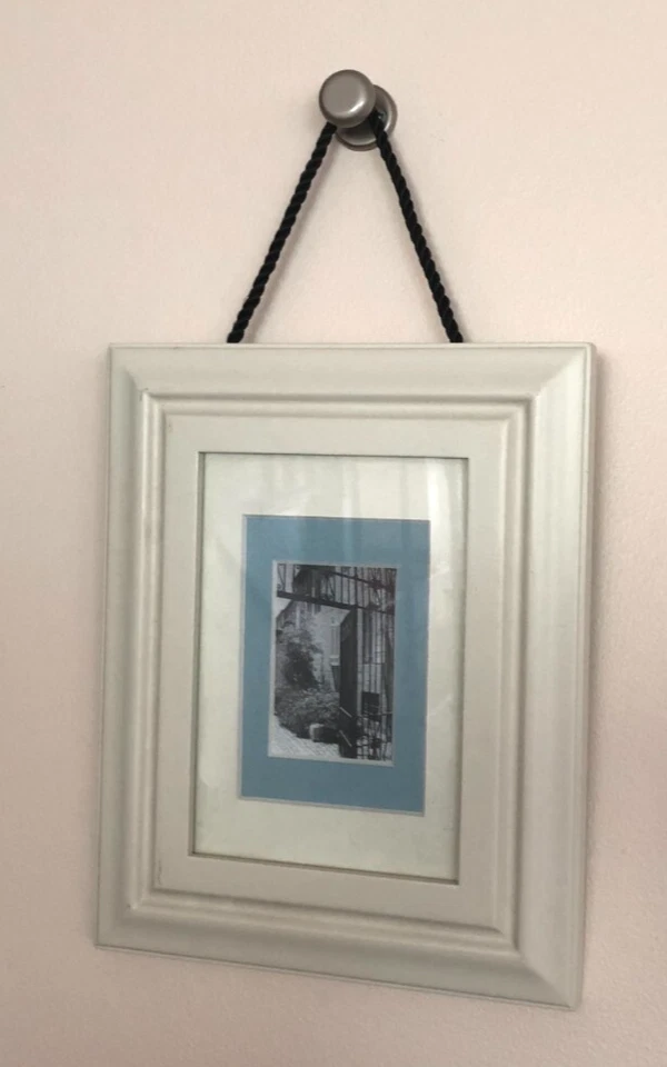 Juego de 3 marcos de fotos blancos con mate, (1) es de 10" x 16", (2) son de 8" x 10" Foto 4 de 4