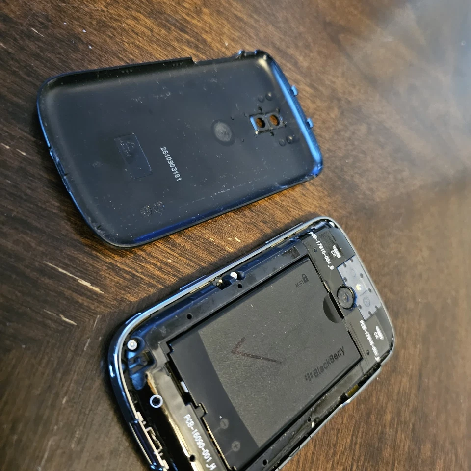 Blackberry Bold (9000) Black (AT&T) UNTESTED AS IS  - Image 3 of 4