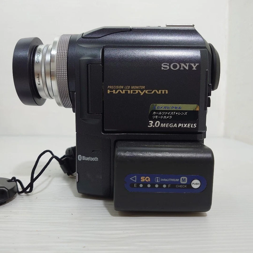 Sony Handycam DCR-PC300 NightShot Camcorder with Battery Mini DV Digital Japan - Image 2 of 4